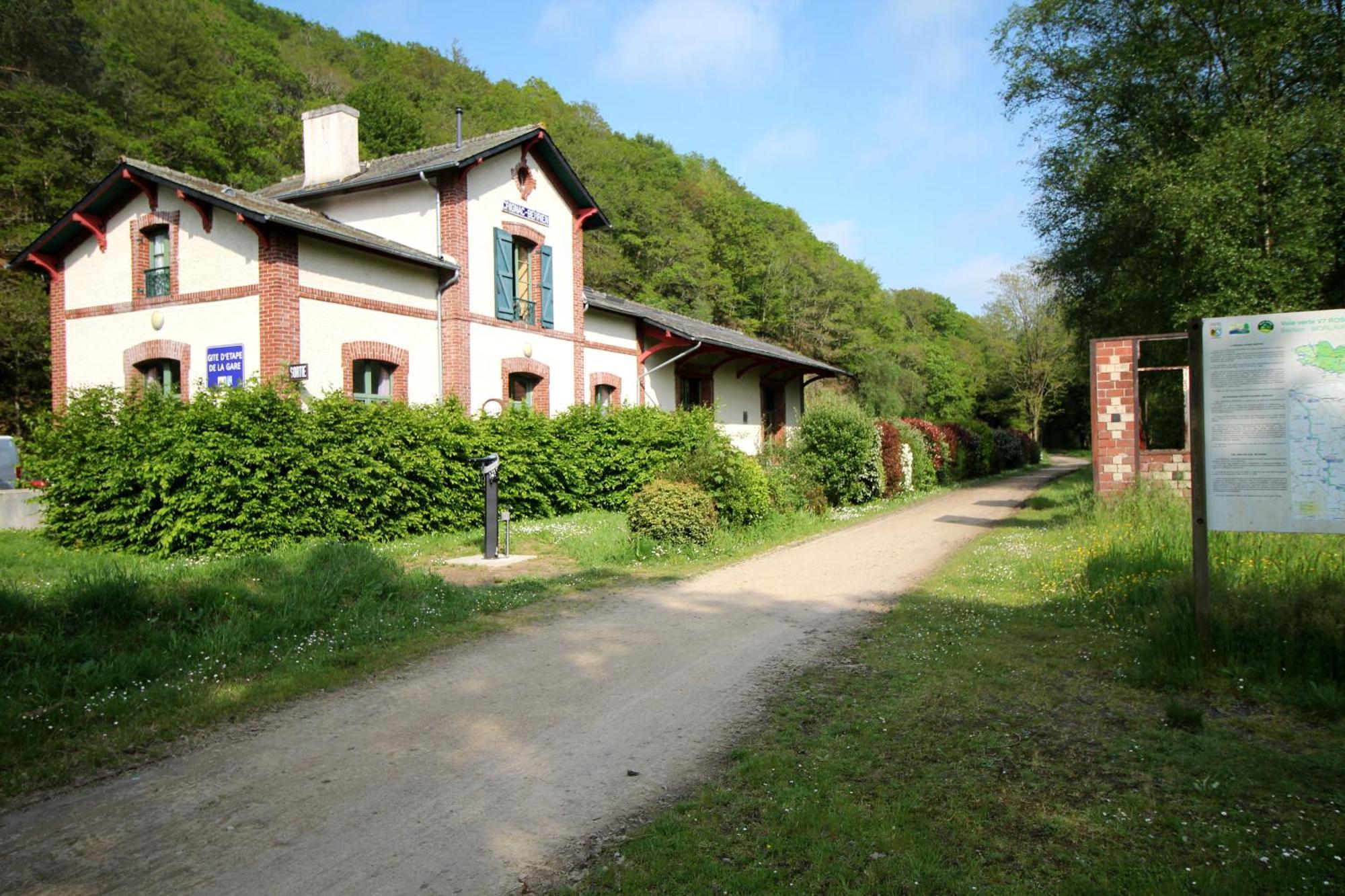 Ostal Scrignac - Gite D'Etape De La Gare Buitenkant foto