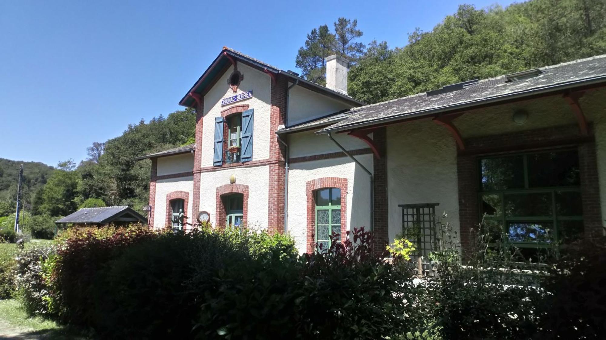 Ostal Scrignac - Gite D'Etape De La Gare Buitenkant foto