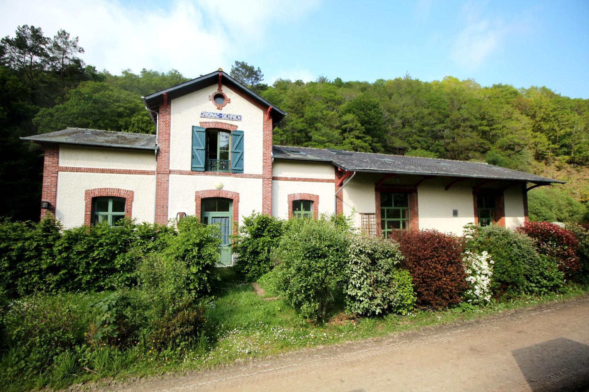 Ostal Scrignac - Gite D'Etape De La Gare Buitenkant foto