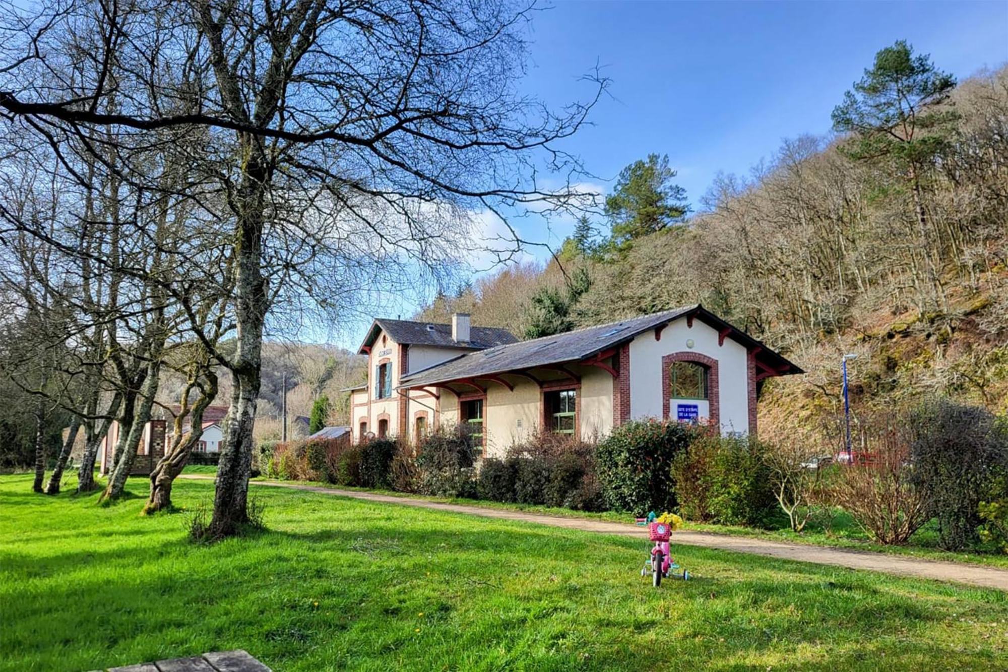Ostal Scrignac - Gite D'Etape De La Gare Buitenkant foto